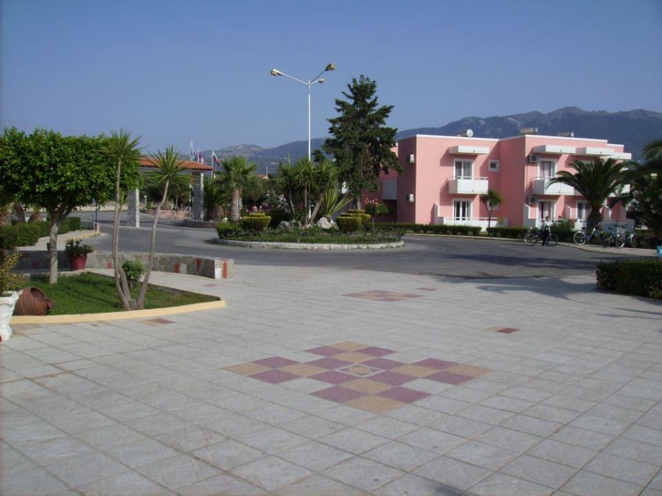 Hoteleinfahrt Corali Hotel