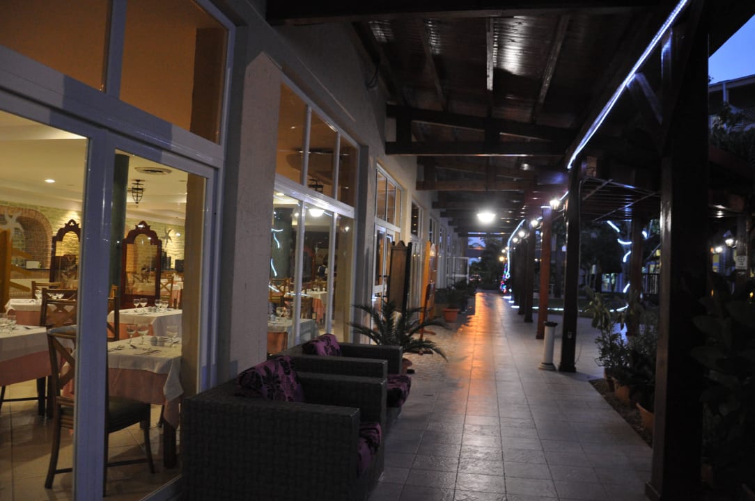 Weg am Restaurant Iberostar Origin Taínos