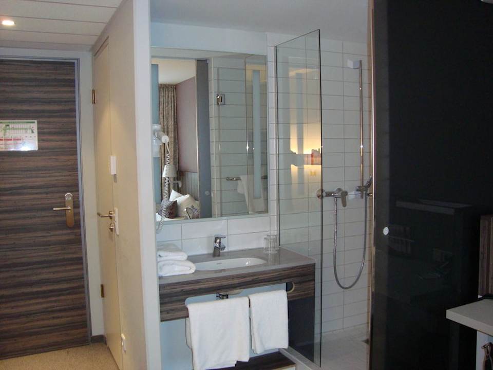 Waschbecken. Premier Inn Nürnberg City Nordost