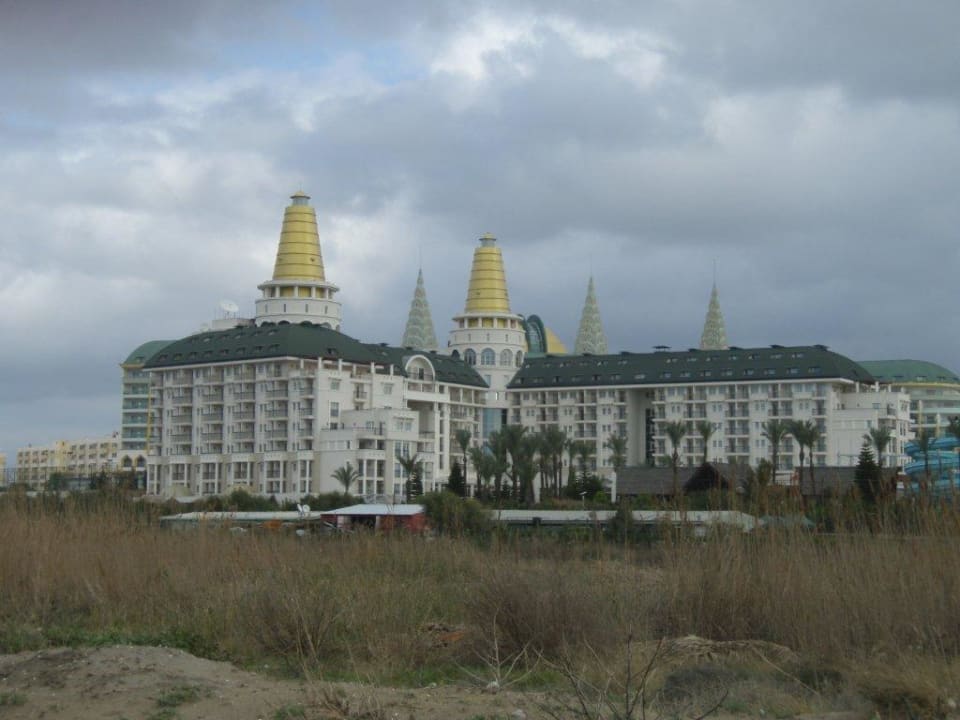 Blick aufs Delphin Imperial vom Strand aus Hotel Delphin Imperial