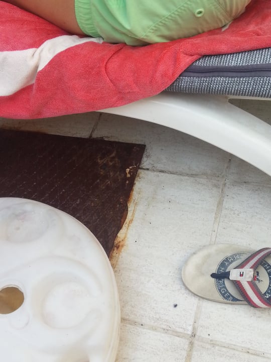 Neben den Liegen Hotel Aslan City Kleopatra