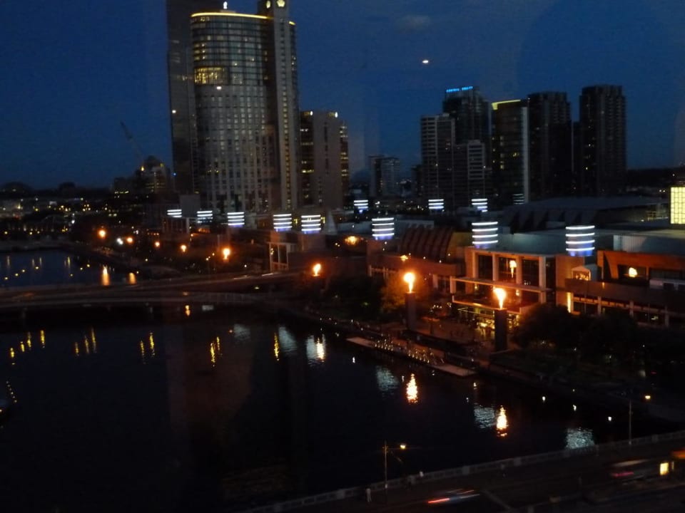Blick vom Hotel bei Nacht Hotel Crowne Plaza Melbourne