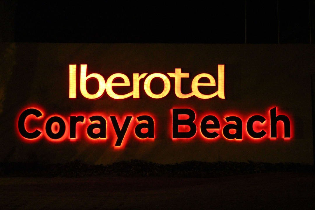 Das Resort-Eingangsschild  Steigenberger Coraya Beach - Adults only
