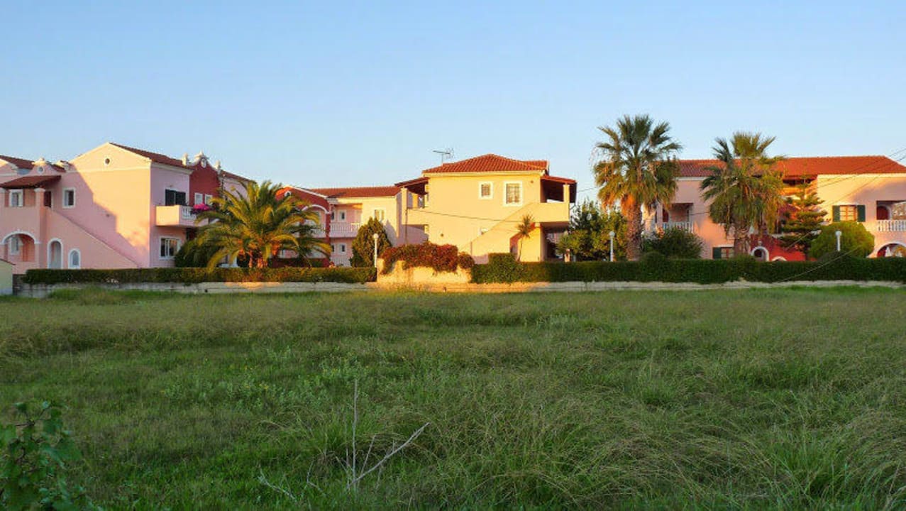 Okolica hotelu. Hotel Eriva