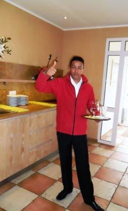 Der freundliche Kellner Strandhaus am Inselsee