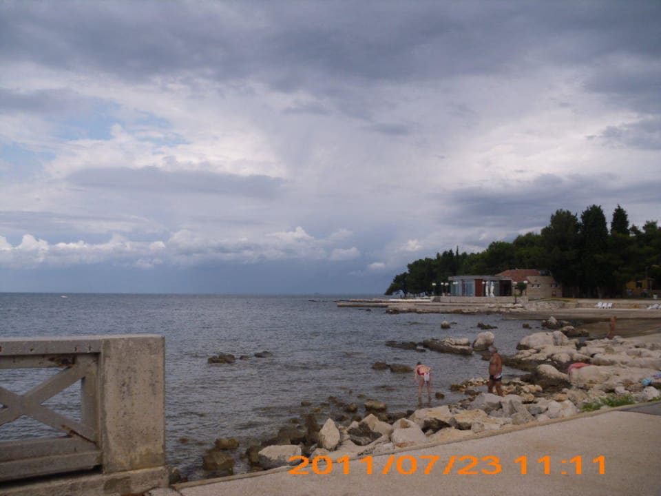 Strand nebenan Hotel Aurora Plava Laguna