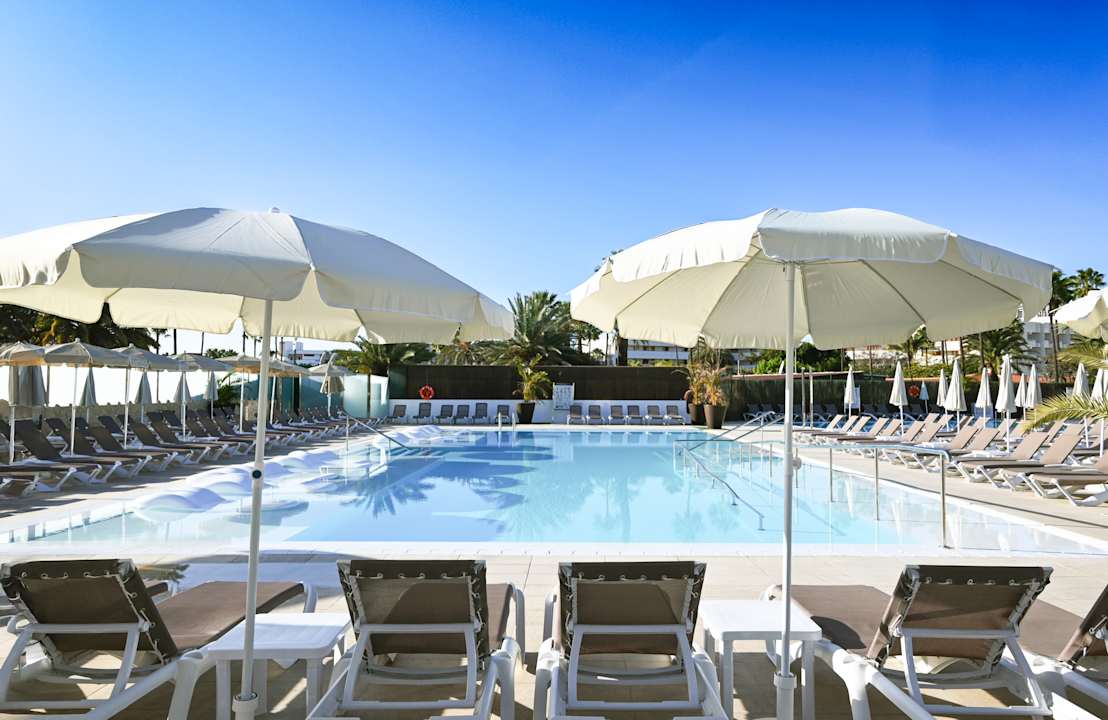 Pool HL Miraflor Suites Hotel