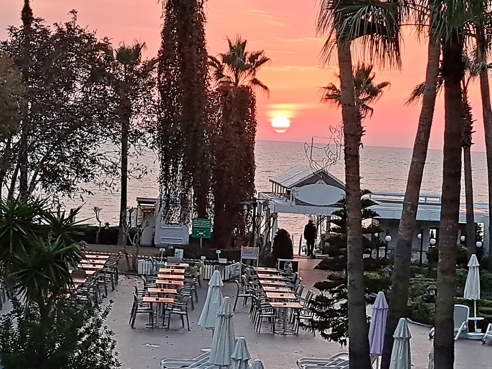 Strand Side Star Beach