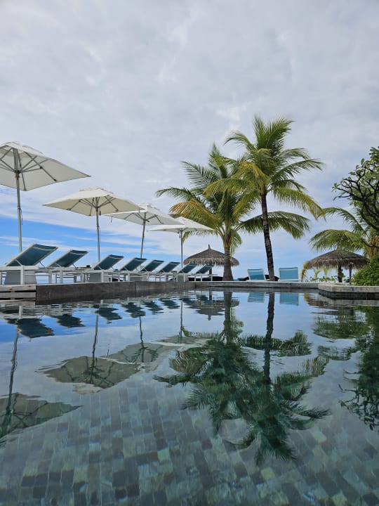 Pool Constance Moofushi Maldives