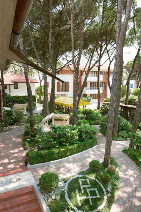 Giardino con aree relax Park Hotel Pineta - Family Relax Resort