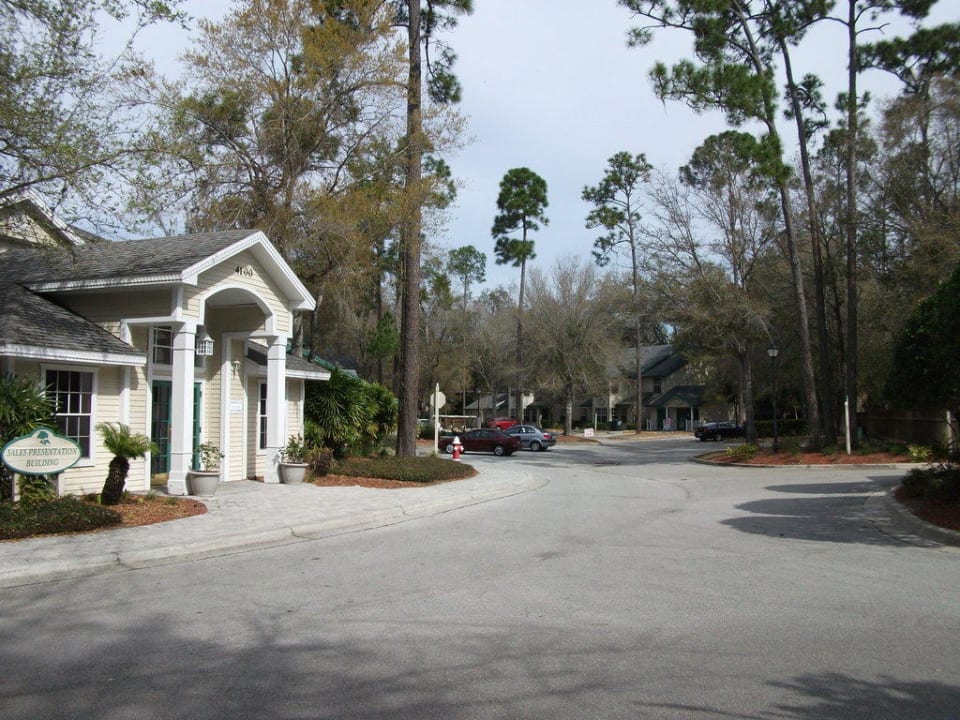 An der Einfahrt Oak Plantation Resort