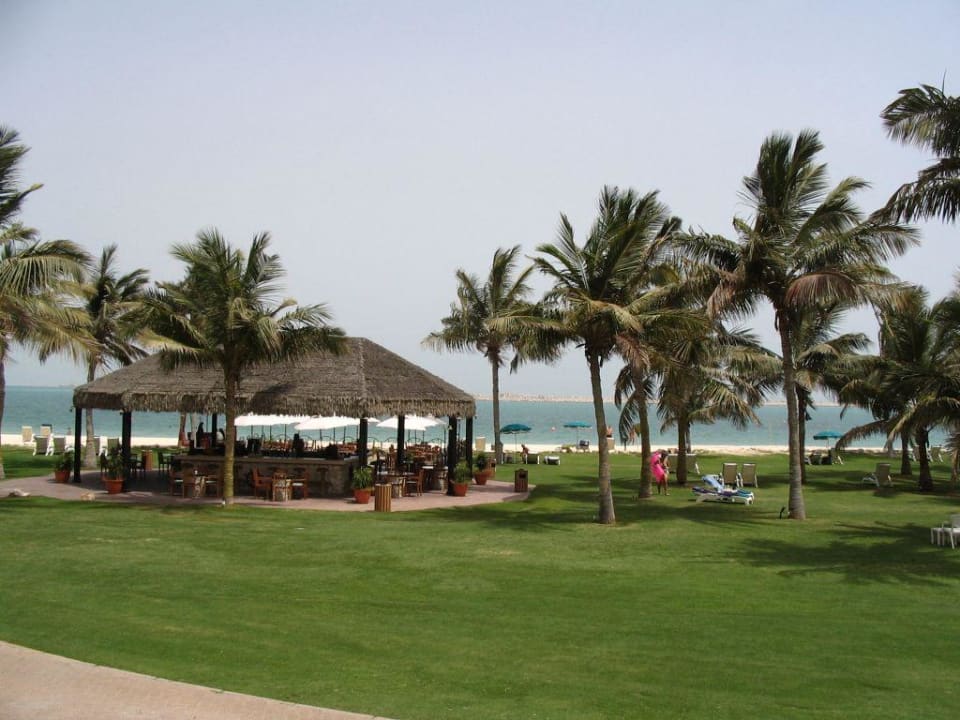 Gartenanlage Jebel Ali mit Captain´s Bar JA Beach Hotel