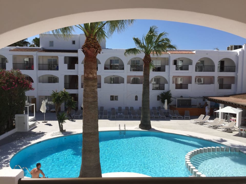 Blick von Zimmer auf den Pool Hotel Vibra Bossa Flow