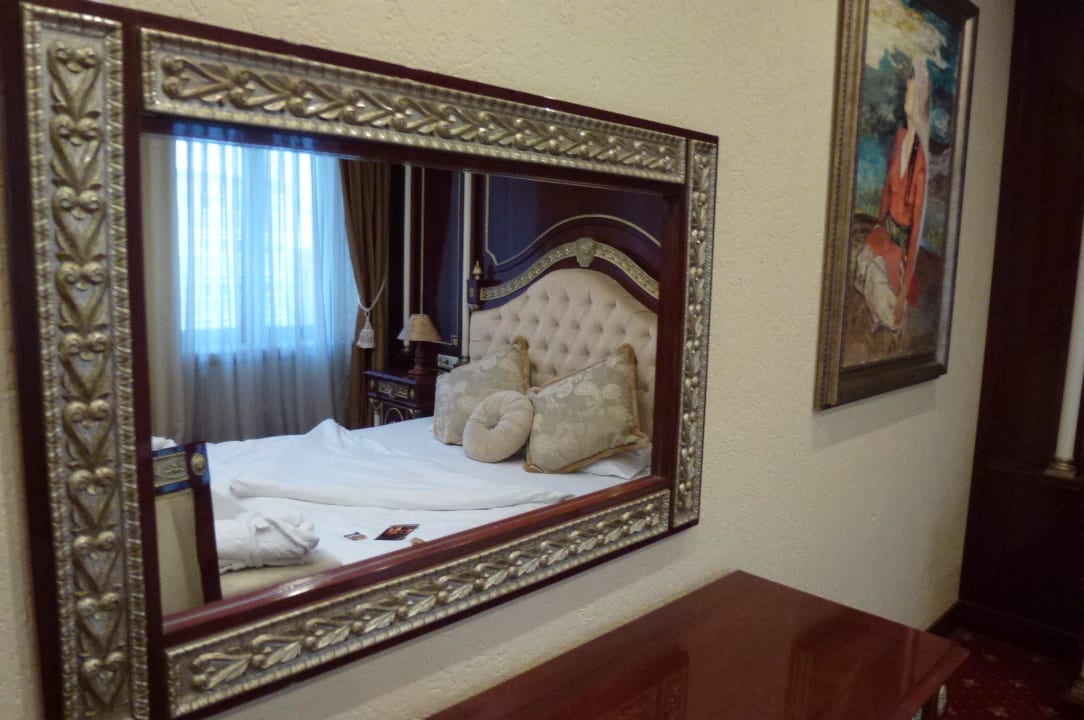 Großzügiges Zimmer Hotel Unique Dortmund Hauptbahnhof