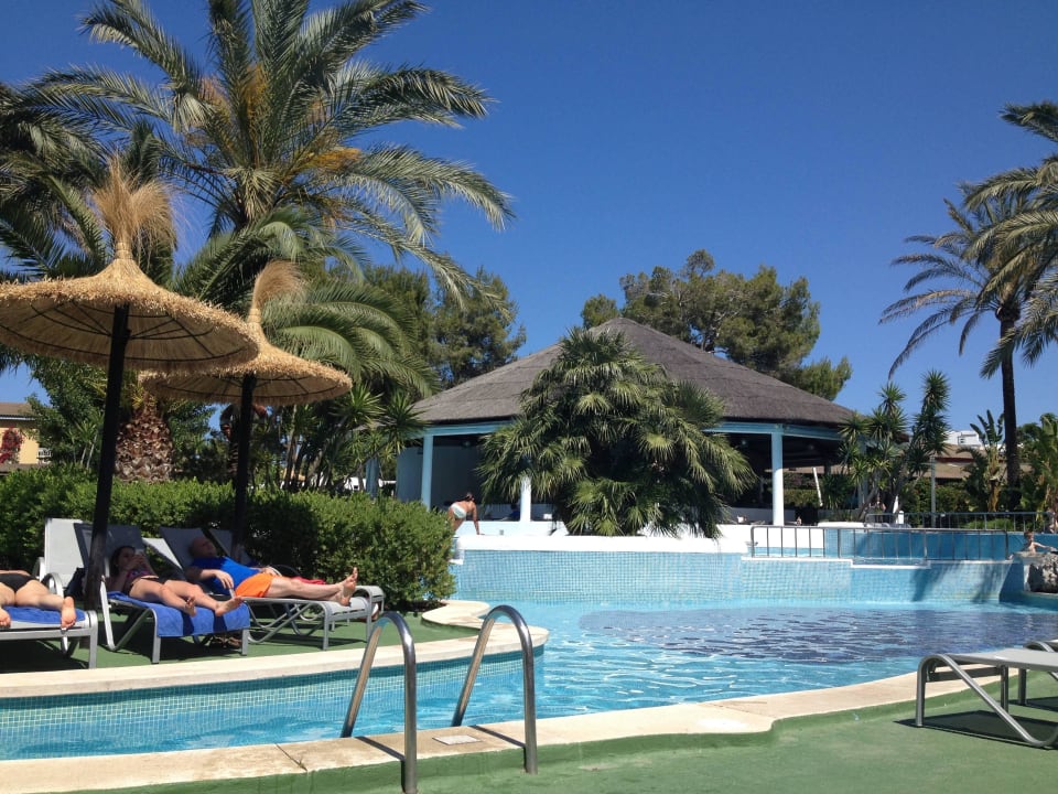 Kleiner Teil der Poolanlage Prinsotel La Dorada