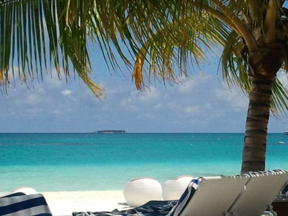 Ausblick vom Pool Meeru Maldives Resort Island