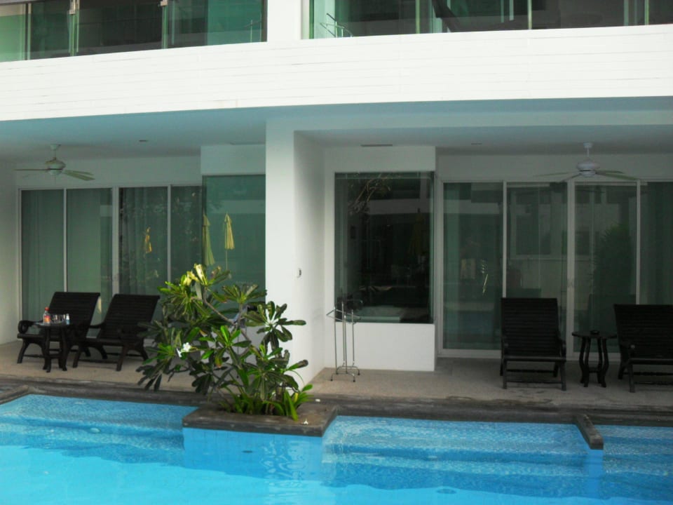 Номера с выходом в бассейн The Old Phuket - Karon Beach Resort