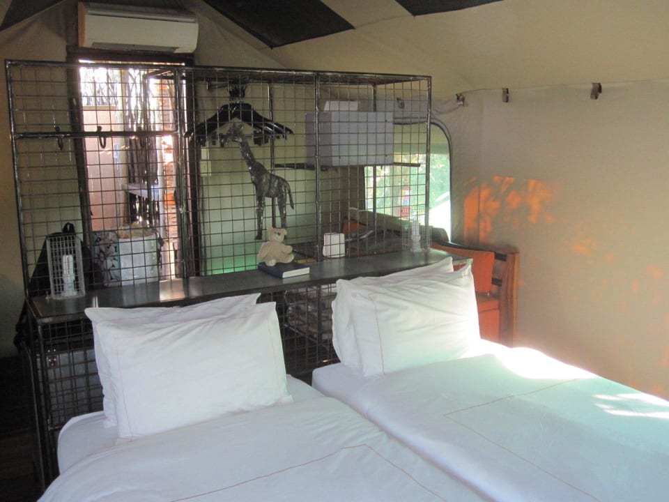 Zeltunterkunft innen Etosha Village