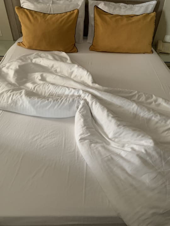 Zimmer Saturn Palace Resort Hotel