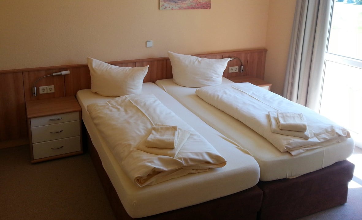 Eins von drei identischen Schlafzimmern Seepark Auenhain