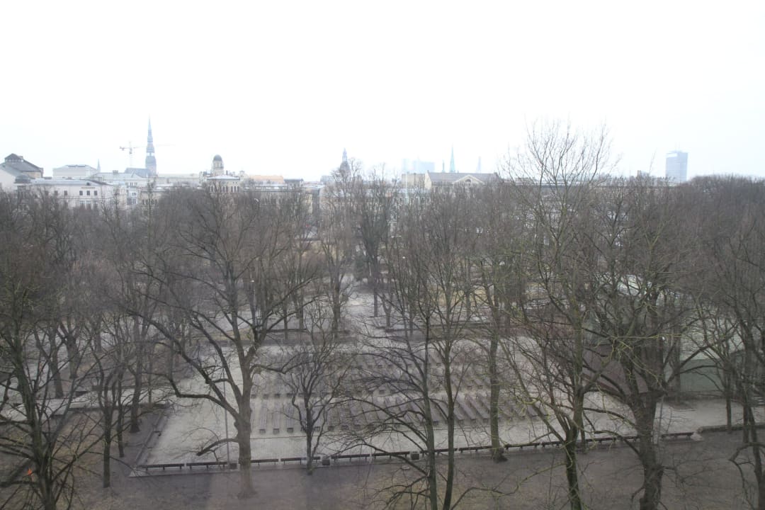 Widok na park Hotel Radisson Blu Elizabete