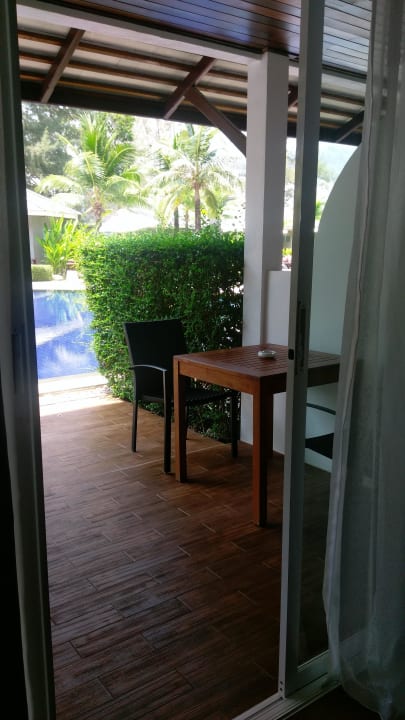 Pool Accees mit Tisch und Stühle SENTIDO Khao Lak