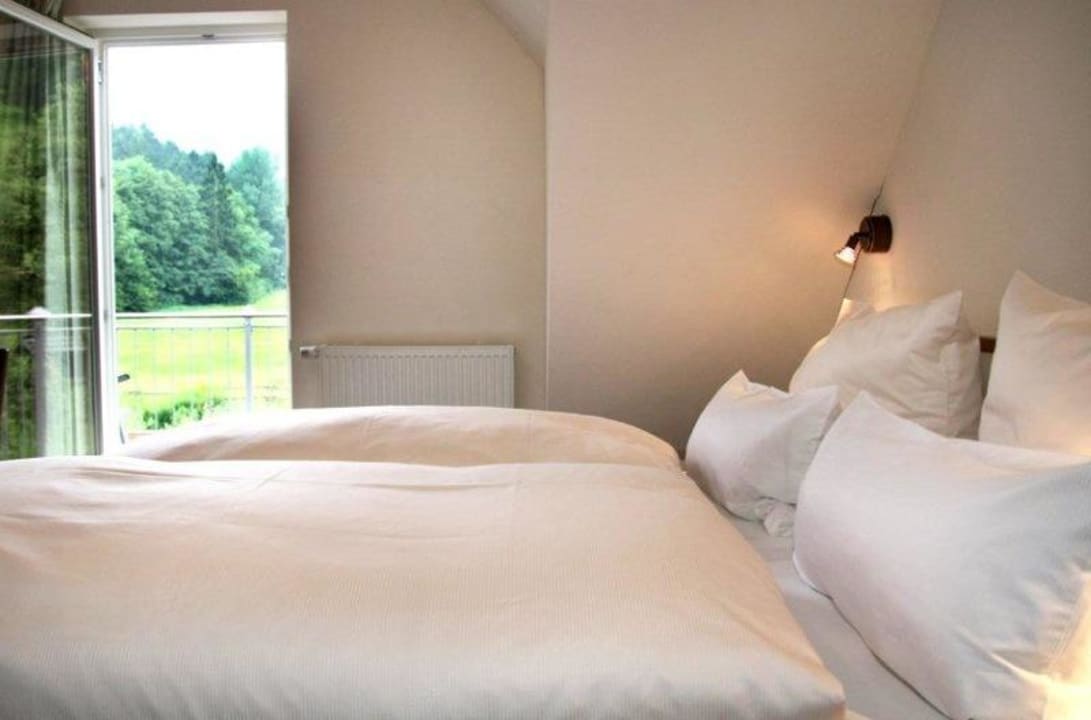 Schlafzimmer mit Balkon und Panoramablick Apartmenthotel Haus Berghoff