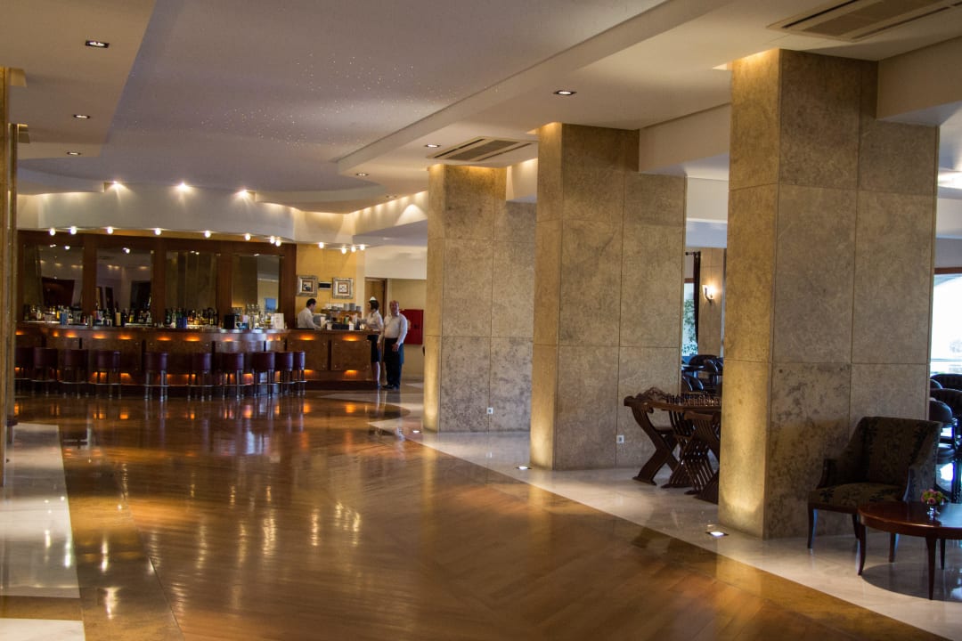 Lobby & Bar Neptune Luxury Resort