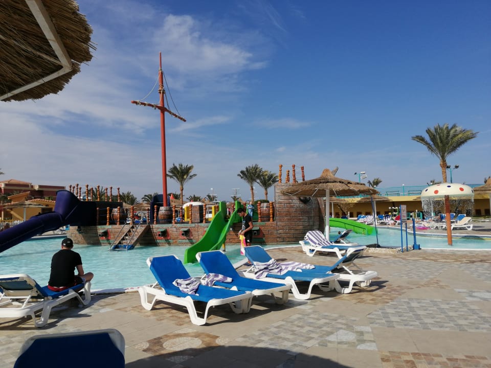 Pool Hotel Titanic Palace