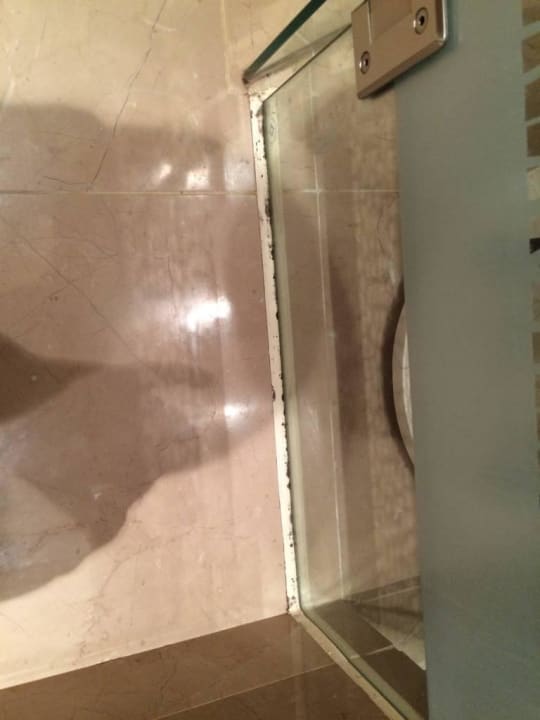 Bad Silikon, Schimmel The Ritz-Carlton, Dubai