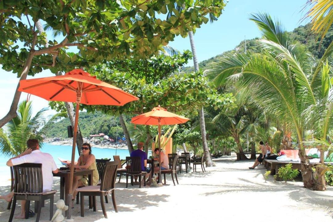 Enjoy refreshing drinks Pariya Resort & Villas Koh Phangan