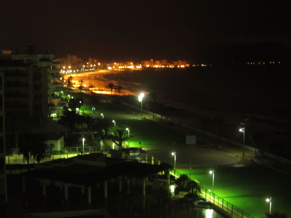 Ausblick vom Balkon nachts Hipotels Hipocampo Playa