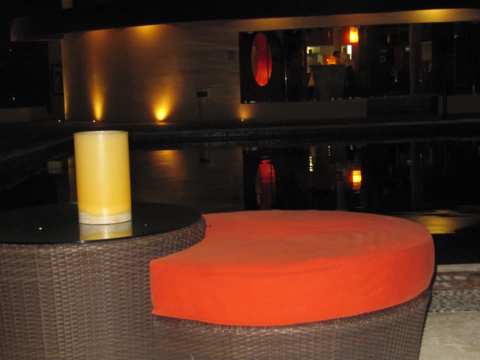 Przy basenie sportowym Temptation Cancun Resort - Adults only