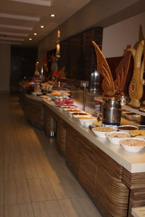Ontbijt: ontbijtgranen, confituren en fruit Port Side Resort Hotel