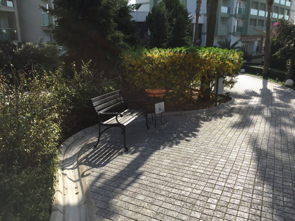 Weg zum Haupthaus Sealife Buket Resort & Beach