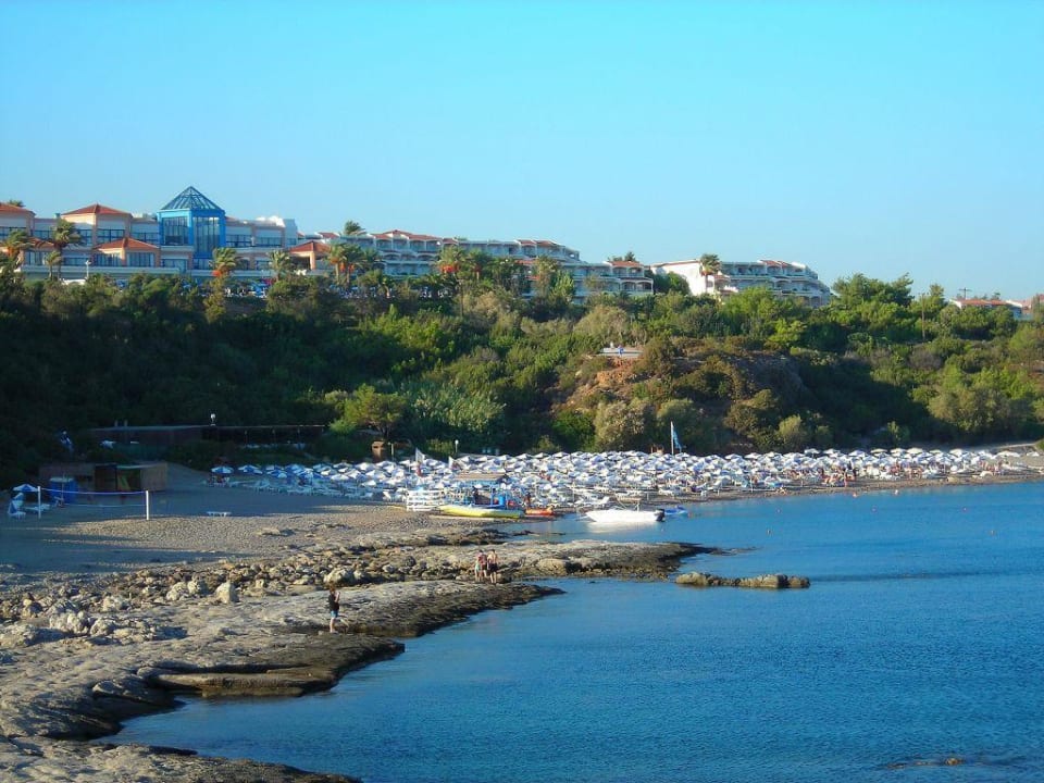 Blick vom Meer auf das Hotel Rodos Princess Beach Hotel & Spa