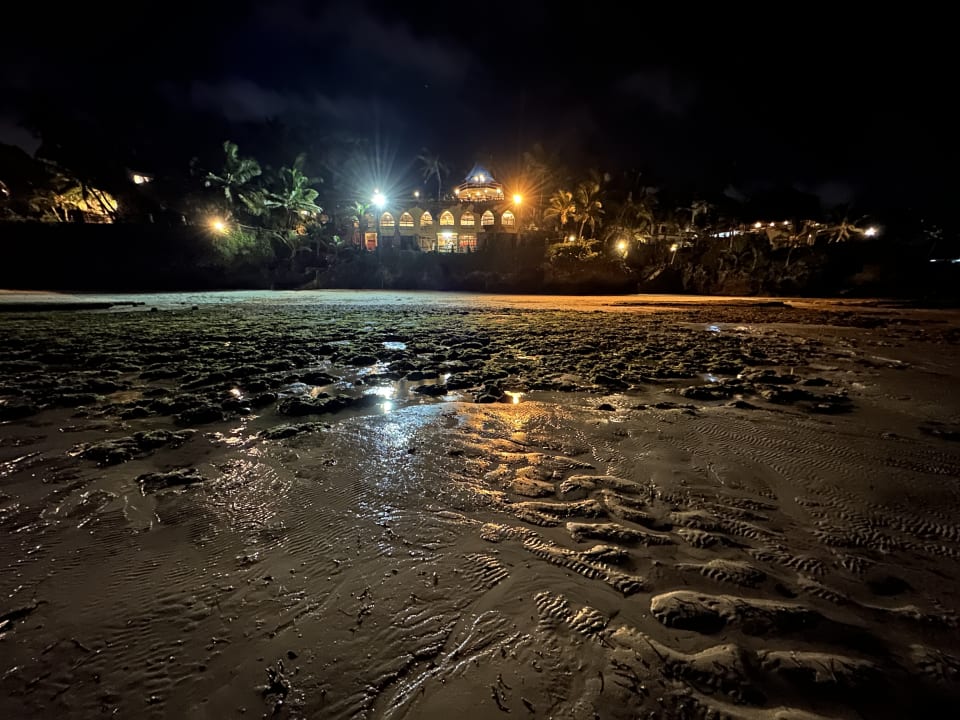 Strand Bahari Beach Hotel