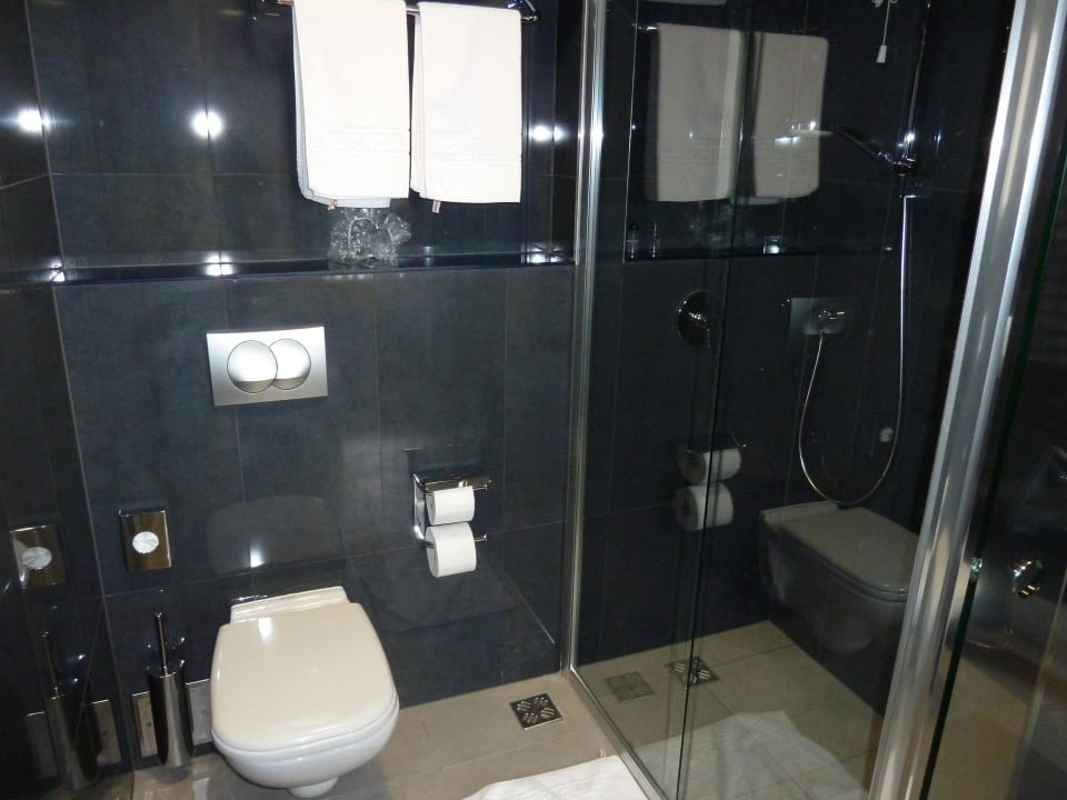 Edle Materialien im Badezimmer Hotel IN Biograd