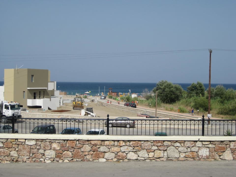 Blick vom Hotel Richtung Strand/Meer Atlantica Mikri Poli Rhodes