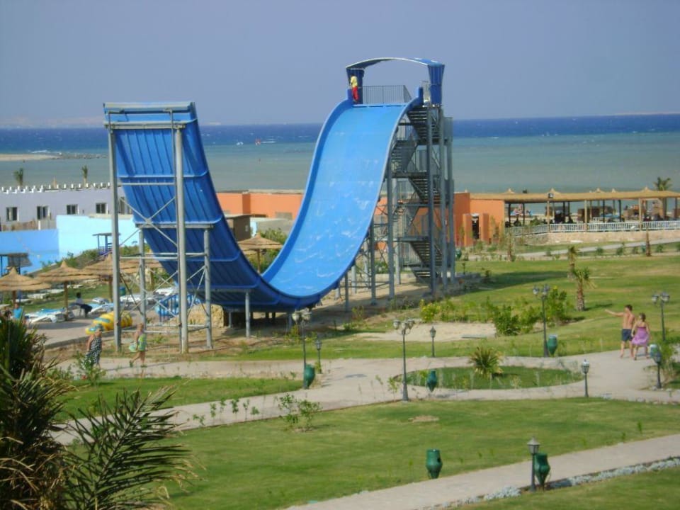 1 van de glijbanen Titanic Beach Spa & Aqua Park