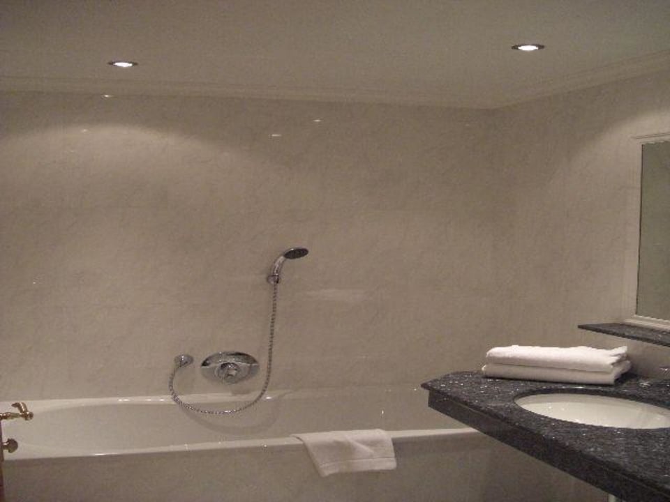 Badbereich  TH Corvara - Greif Hotel