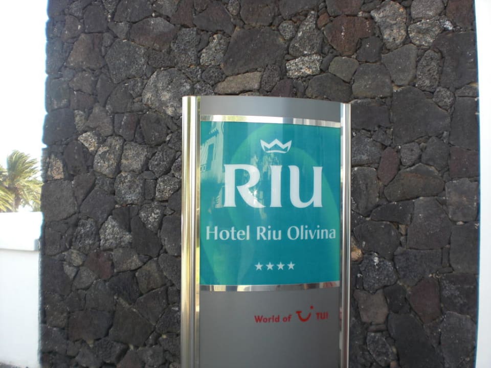 Vor dem Eingang Relaxia Olivina