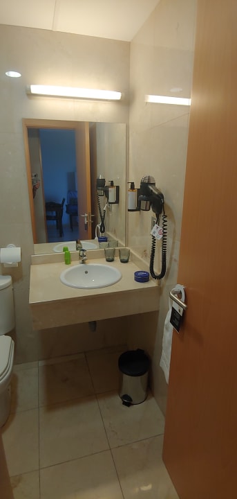 Zimmer Madrid Airport Suites, Affiliated by Meliá