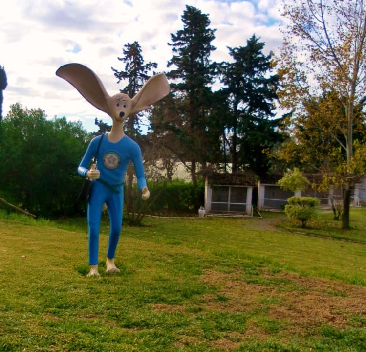 Figur bei den Vogelvolieren The Orangers Beach Resort and Bungalows