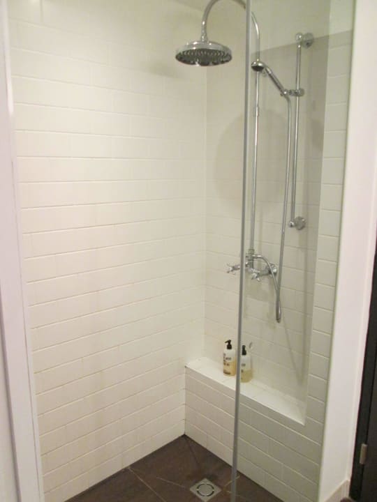 Panorama Suite 614, Bad Regendusche 25hours Hotel Wien beim MuseumsQuartier