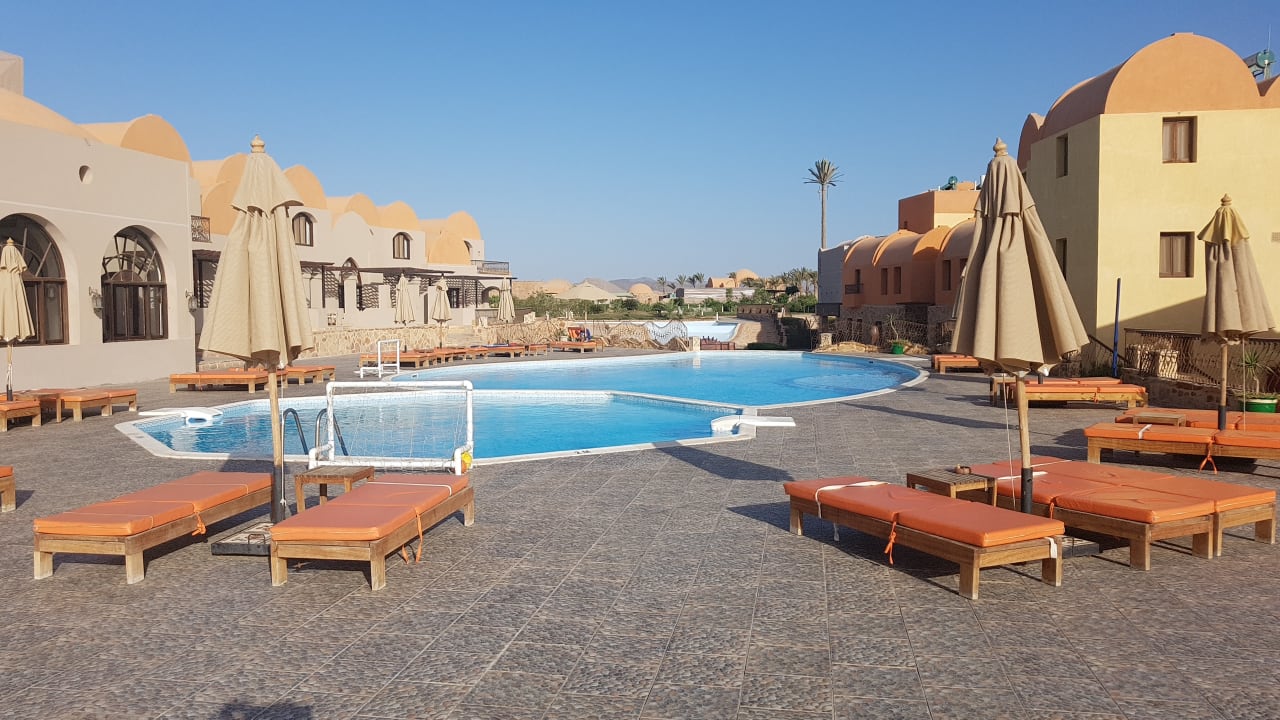 Pool Rohanou Beach Resort