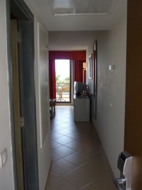 Zimmer vom Eingang aus allsun App.-Hotel Albatros