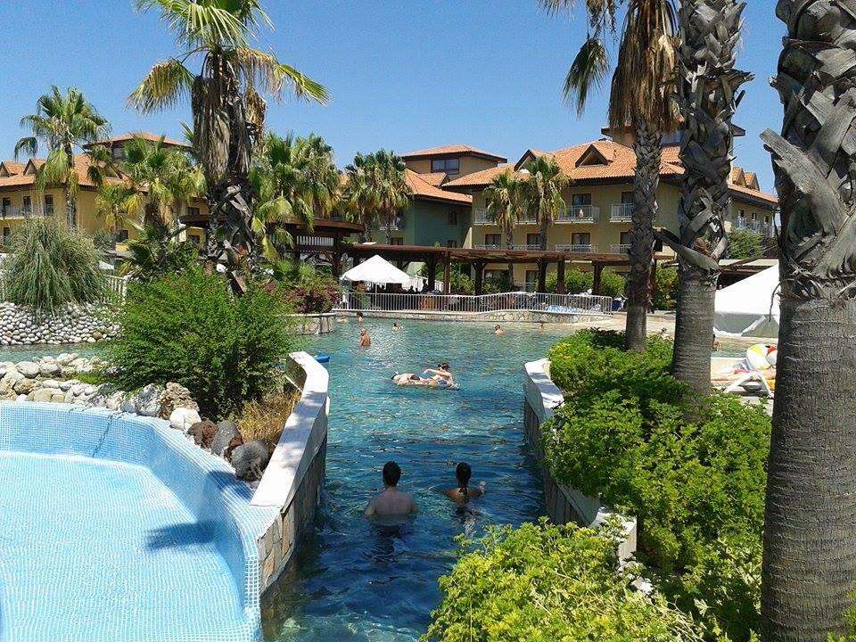 Blick zum Hauptpool Club Grand Aqua