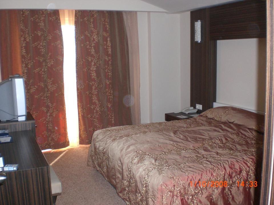 Schlafzimmer mit Balkon und Meerblick Crystal Family Comfort Collection