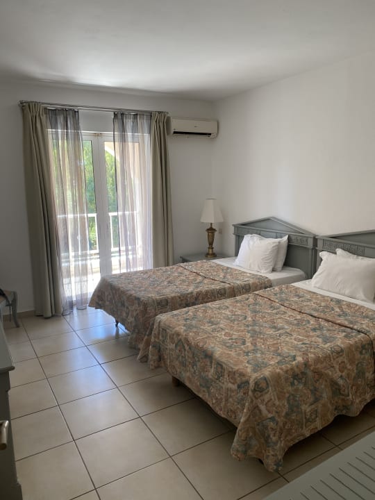 Zimmer Sandy Beach Resort